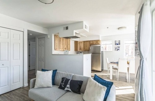 Reno/Tahoe Airport Apartamento | Modern Getaway in Reno: Comfort & Style in Every Corner!