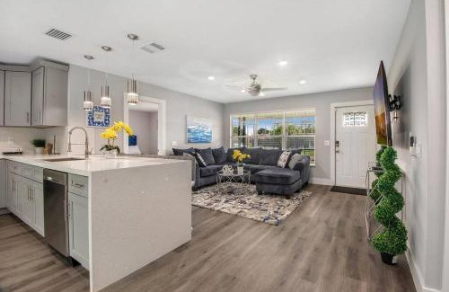 Riviera Beach Casa | Modern getaway near the beach with room for a boat