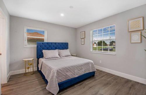 Riviera Beach Casa | Modern getaway near the beach with room for a boat