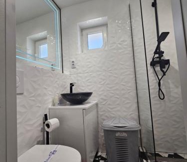 Braila Apartamento | Modern & Glam Studio Costi