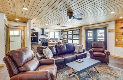 Granby Cabina | Modern Granby Retreat: Fish, Hike & Relax!