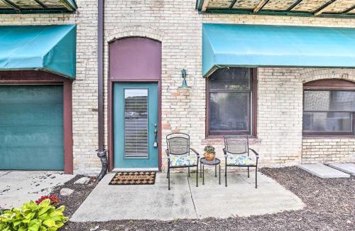 Grand Haven Apartamento | Modern Grand Haven Condo - Steps to Downtown!