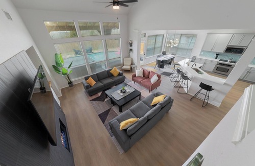 Grand Prairie Casa | Modern Grand Prairie Retreat w/ Pool Game Room -10 Min to Stadiums & More