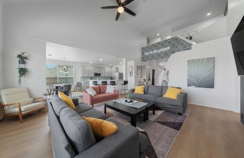 Grand Prairie Casa | Modern Grand Prairie Retreat w/ Pool Game Room -10 Min to Stadiums & More