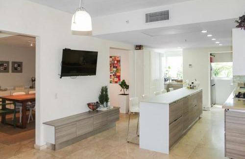 Shaba Apartamento | Modern Ground Level, 4 BR condo