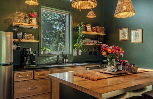 Middlebury Casa | Modern Guest House in Amish Country
