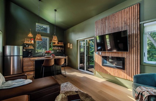 Middlebury Casa | Modern Guest House in Amish Country