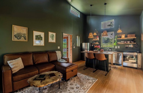 Middlebury Casa | Modern Guest House in Amish Country