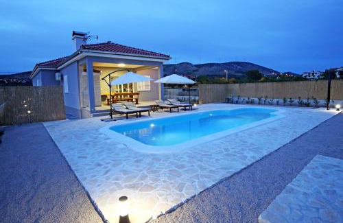 Danilo Villa | Modern Guest House Rak with beautiful pool
