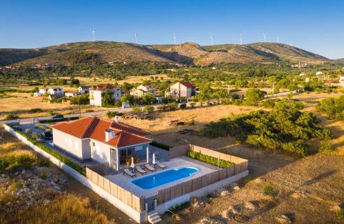 Danilo Villa | Modern Guest House Rak with beautiful pool