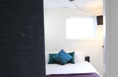Concord Apartamento | Suite de invitados moderna con cocina completa y patio privado