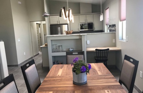 Mesilla Park Casa | Modern guesthouse on 11.5 amazing desert view acres.