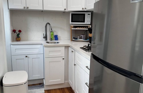 Saratoga Apartamento | Modern Guesthouse With Amenities in Quiet Saratoga
