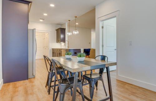 Gulf Breeze Casa | Modern Gulf Breeze Home with Patio 13 Mi to Beach!