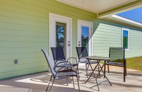 Gulf Breeze Casa | Modern Gulf Breeze Home with Patio 13 Mi to Beach!