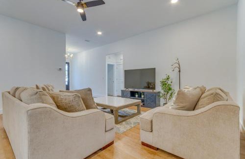 Gulf Breeze Casa | Modern Gulf Breeze Home with Patio 13 Mi to Beach!