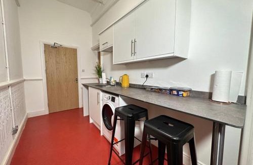 Dudley Apartamento | Modern Haven in Dudley with Free Parking!