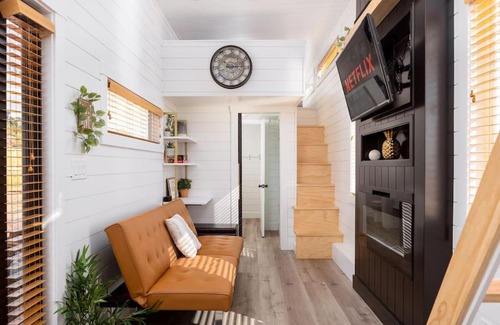 Apple Valley Casa | Modern Haven