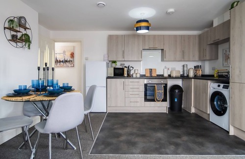 George Green Apartamento | Modern Heathrow 2 Bed 2 Bath Serviced Apartment