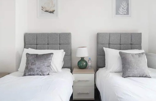 George Green Apartamento | Modern Heathrow 2 Bed Serviced Apartment