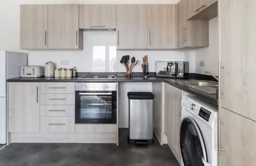 George Green Apartamento | Modern Heathrow 2 Bed Serviced Apartment
