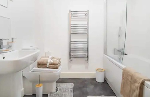 George Green Apartamento | Modern Heathrow 2 Bed Serviced Apartment