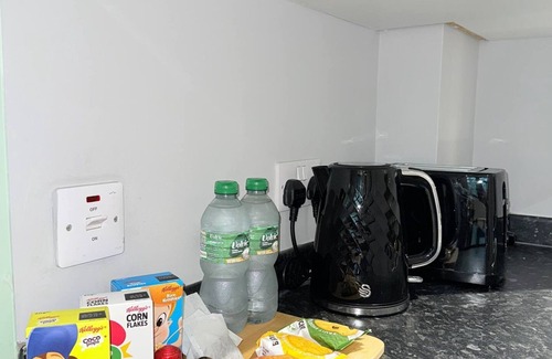 Harlington Apartamento | Modern HeathrowApt–3 Mins to Terminals, For4, Free Welcome Snacks/Windsor Castle