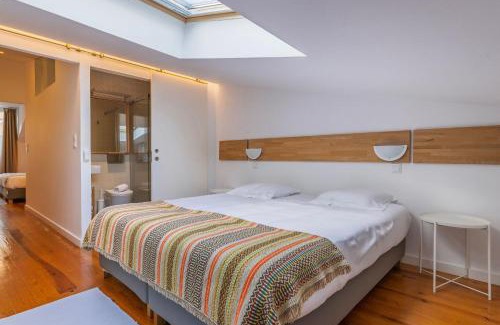 Santos Casa | Modern & Hidden Apartment by LovelyStay