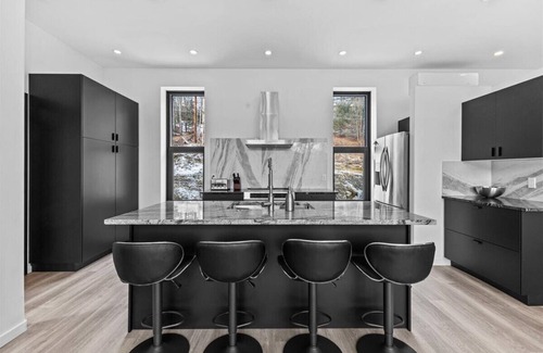 Moscow Casa | Modern Hideaway Chefs Kitchen & Sauna 15min to Ski