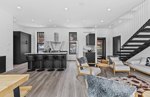 Moscow Casa | Modern Hideaway Chefs Kitchen & Sauna 15min to Ski