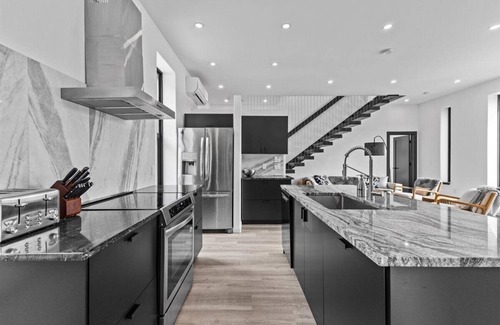 Moscow Casa | Modern Hideaway Chefs Kitchen & Sauna 15min to Ski