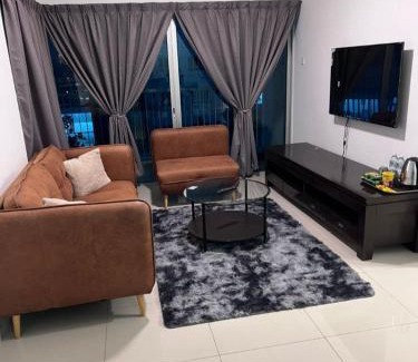 Salak South Apartamento | Modern High-Floor 2BR Retreat 9km to KL City Centre