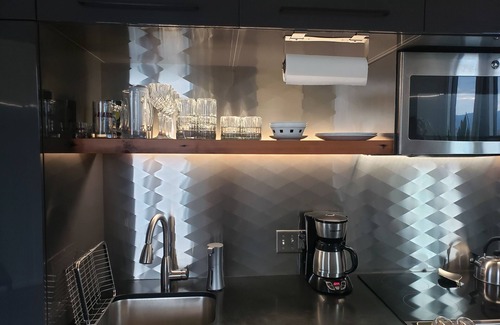 Kerns Apartamento | Modern high-rise apartment minutes from Downtown Portland. Great view!