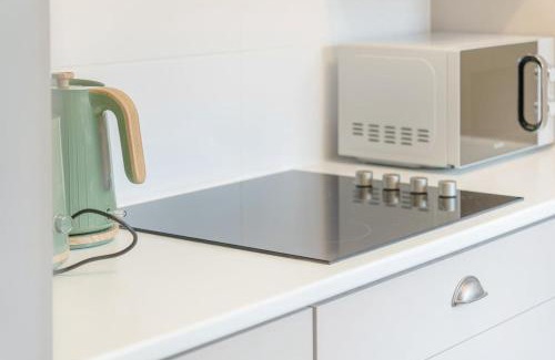 Stanley Casa | Modern High Spec House, Free Parking, 4 bed, sleeps 7