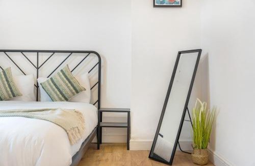 Stanley Casa | Modern High Spec House, Free Parking, 4 bed, sleeps 7