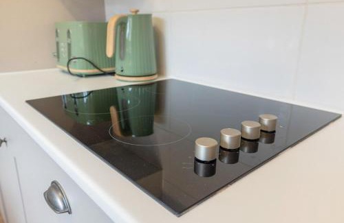 Stanley Casa | Modern High Spec House, Free Parking, 4 bed, sleeps 7