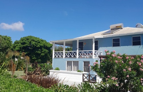 Oistins Casa | Modern, high standard, 100 metres to beach, short walk to Oistins