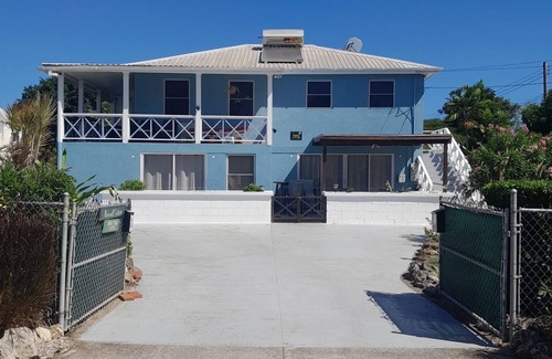 Oistins Casa | Modern, high standard, 100 metres to beach, short walk to Oistins