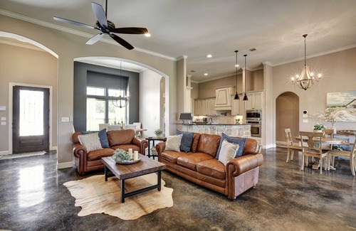 West Cave Estates Casa | Retiro moderno de Hill Country