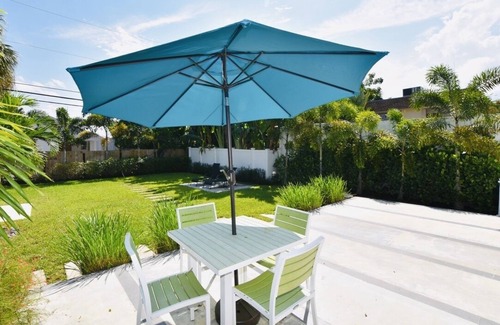 Flamingo Parks Casa | Modern historic home 2 miles from beach.
