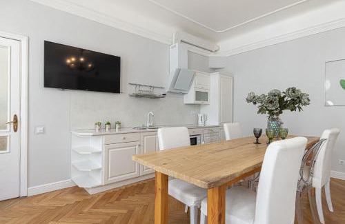 Tatari Apartamento | Modern History Apartment