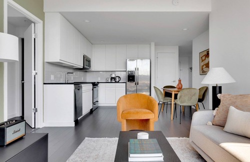 Hoboken Apartamento | Modern Hoboken 2BR w/ PATH Shuttle, Gym & W/D, by Blueground