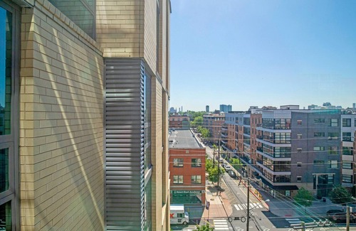 Hoboken Apartamento | Modern Hoboken 2BR w/ PATH Shuttle, Gym & W/D, by Blueground