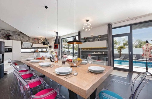 Labinci Villa | La casita para pájaros con piscina