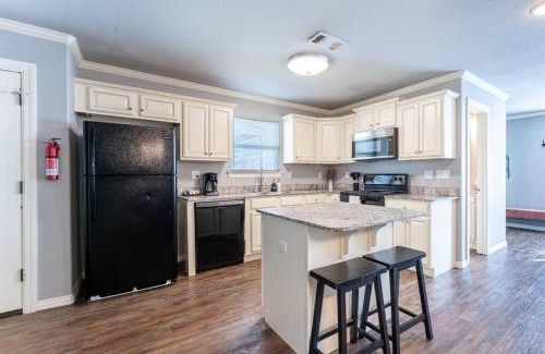 Fayetteville Casa | Modern Home 10 minutes from Dickson St & U of A