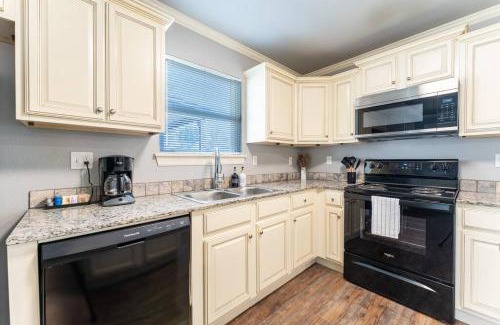 Fayetteville Casa | Modern Home 10 minutes from Dickson St & U of A