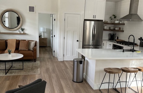 Three Rivers Casa | Modern Home, 2 miles from Sequoia Park’s Entrance and 10 mi. from Mineral King.