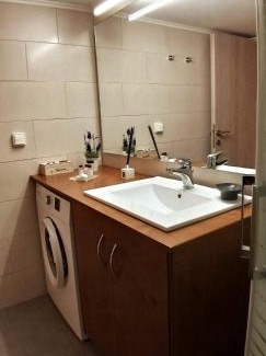 Ampelokipoi Apartamento | Modern home, 6' from the Metro