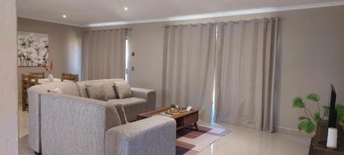 Zeerust Apartamento | Modern Home Accommodation