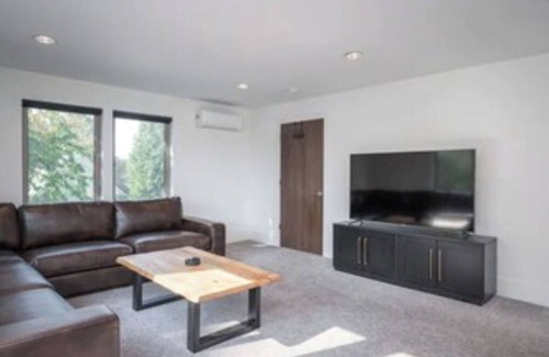 Mississippi District Casa | Modern home blocks from trendy Mississippi Ave